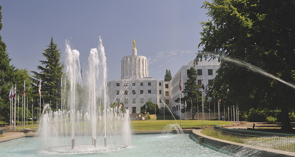 Water fountain in front of State Capitol at Salem, Oregon
