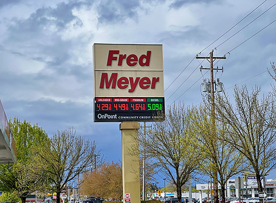 Exterior of Albany OnPoint Fred Meyer branch