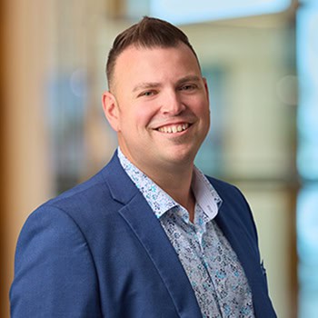 Landon Anson OnPoint Mortgage Professional Headshot Bank Back drop