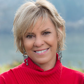 Portrait of Beckie Plaza, 2021 OnPoint Educator of the Year Finalist (6-8)