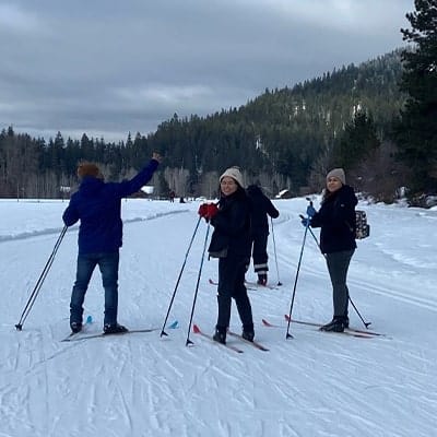 Nirvana-Skiing-with-Friends
