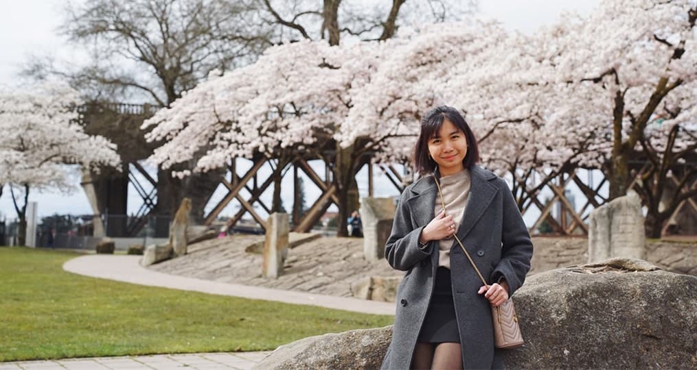 Whirlyn-posing-with-cherry-blossoms