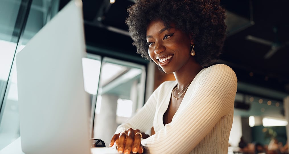 woman-looking-at-laptop