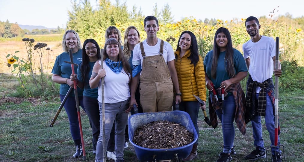 onpoint-crew-helping-at-wapato-island-farms