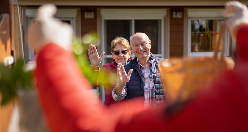 Catch the Wave of Generosity on GivingTuesdayNow_An elderly couple receiving groceries from their neighbor