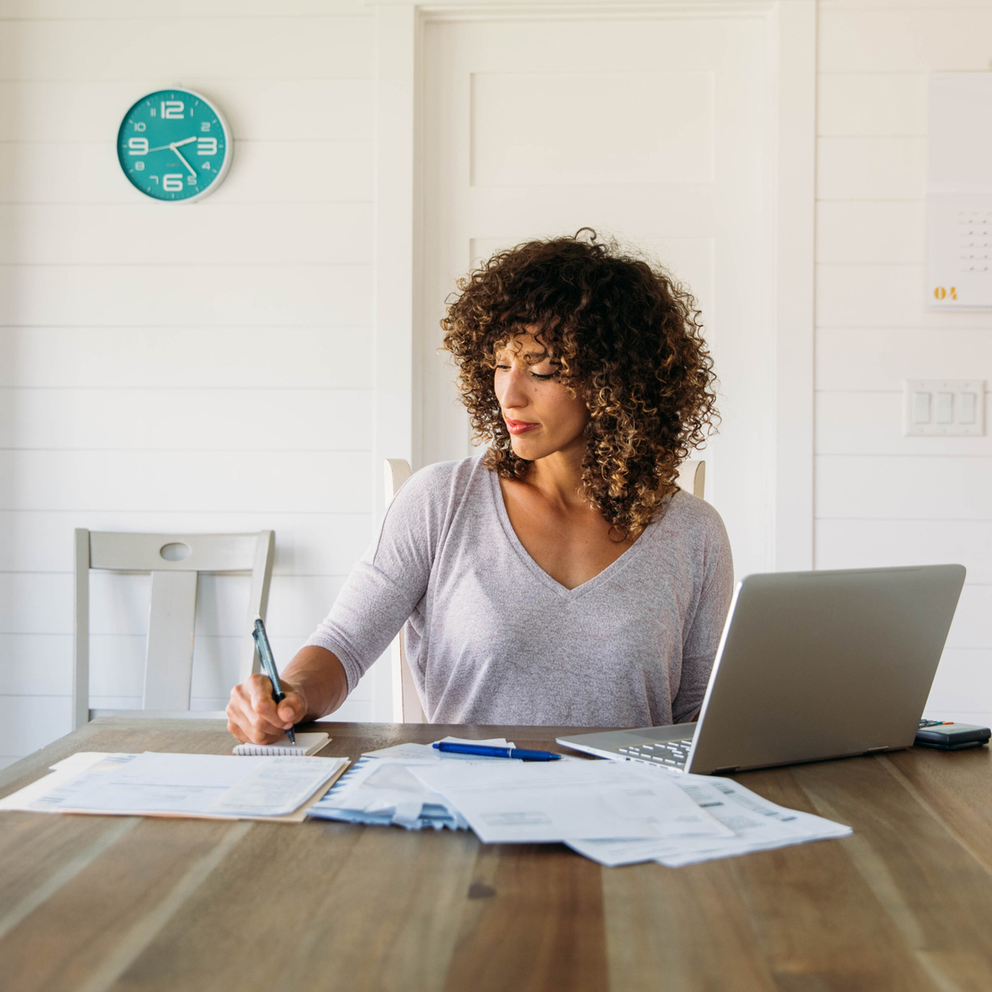 Make Life Easier with OnPoint's Access and Convenience Services_woman using laptop to do finances with OnPoint
