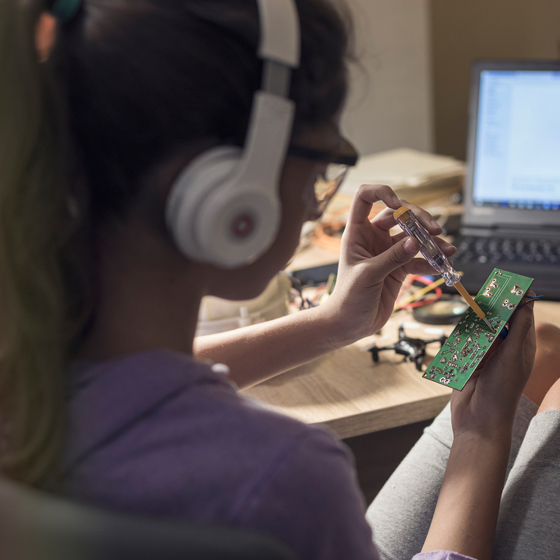 How to Teach Your Tech-Savvy Teen How to Use a Checking and Savings Account