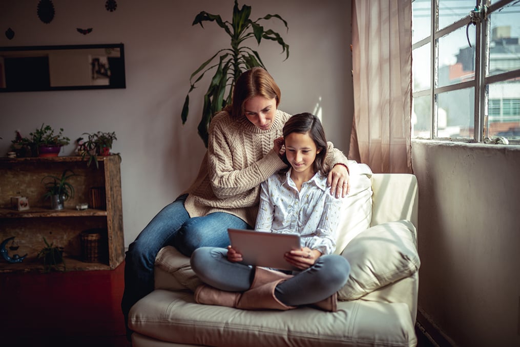 How Scammers Target Kids Online_Mother and daughter looking at ipad