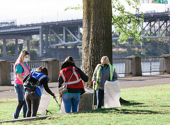 Community comes together to pick up trash in the park