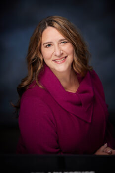 Headshot of MLO Lora Cross
