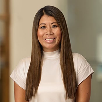 Alounny Donnerberg OnPoint Mortgage Professional Headshot Bank Back drop