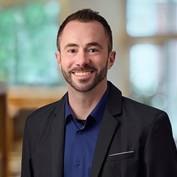 Jason Hinkle OnPoint Mortgage Professional Headshot Bank Back drop