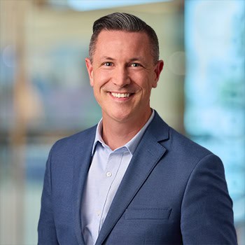 Josh Houser OnPoint Mortgage Professional Headshot Bank Back drop