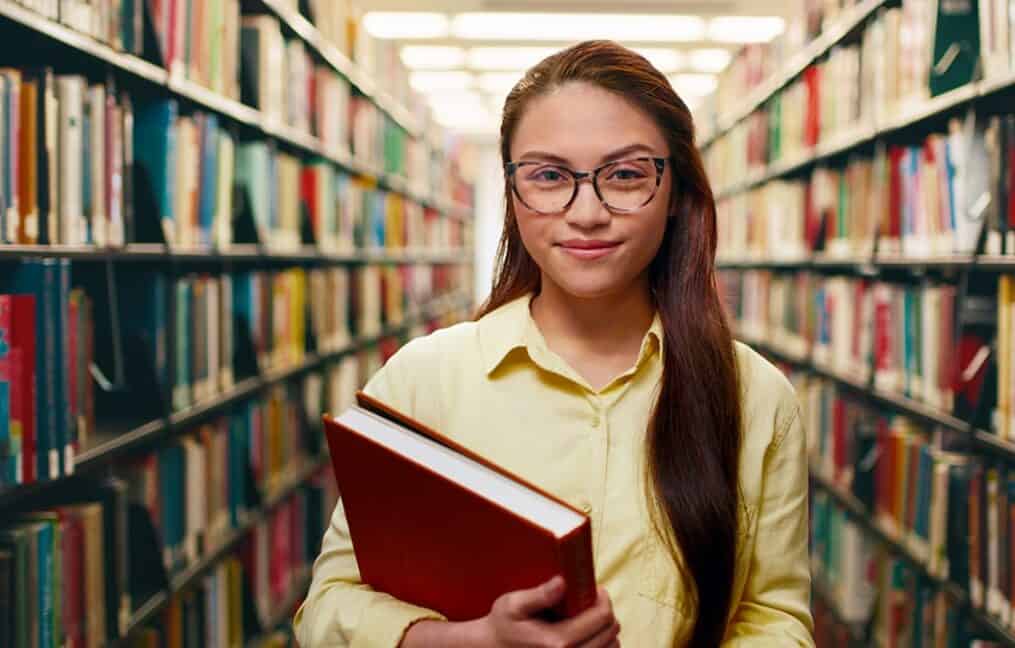 Woman-Holding-Books-in-Library