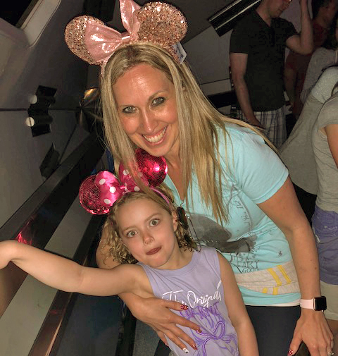 Kara-blog-size-mouse-ears-with-daughter