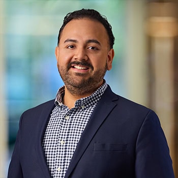 Felipe Murillo OnPoint Mortgage Professional Headshot Bank Back drop