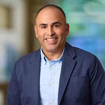 Aldredo Nuno OnPoint Mortgage Professional Headshot Bank Back drop