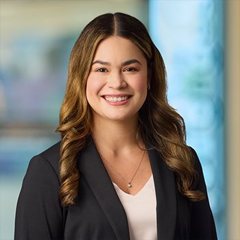 Laura Olson OnPoint Mortgage Professional Headshot Bank Back drop