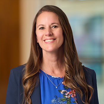 Erin Ray OnPoint Mortgage Professional Headshot Bank Back drop