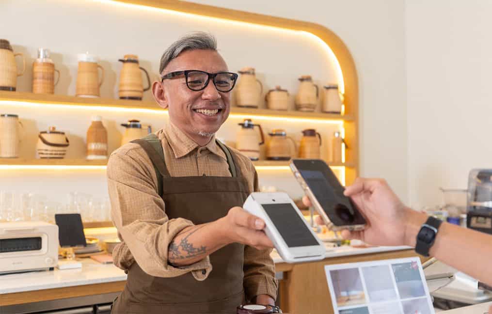 Man using tap to pay in small business onpoint business spotlight