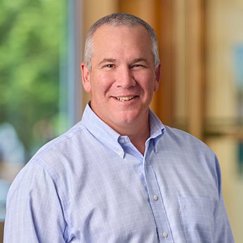 Darin Thornhill OnPoint Mortgage Professional Headshot Bank Back drop