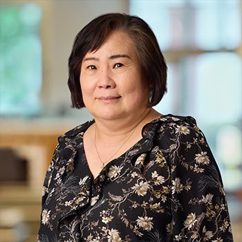 Yvonne Tran OnPoint Mortgage Professional Headshot Bank Back drop