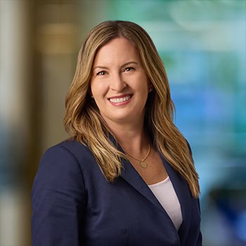 Kristin VanGordon OnPoint Mortgage Professional Headshot Bank Back drop