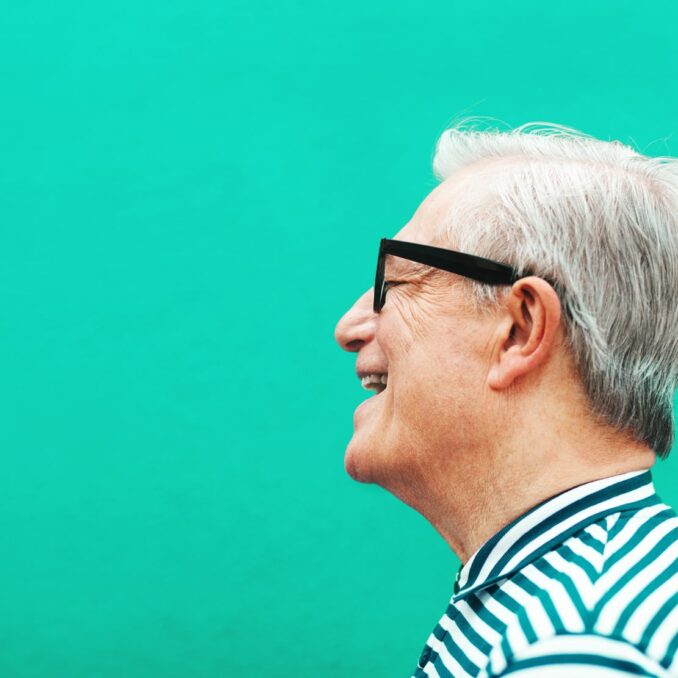Win-500-hero-senior man with glasses looking to the left