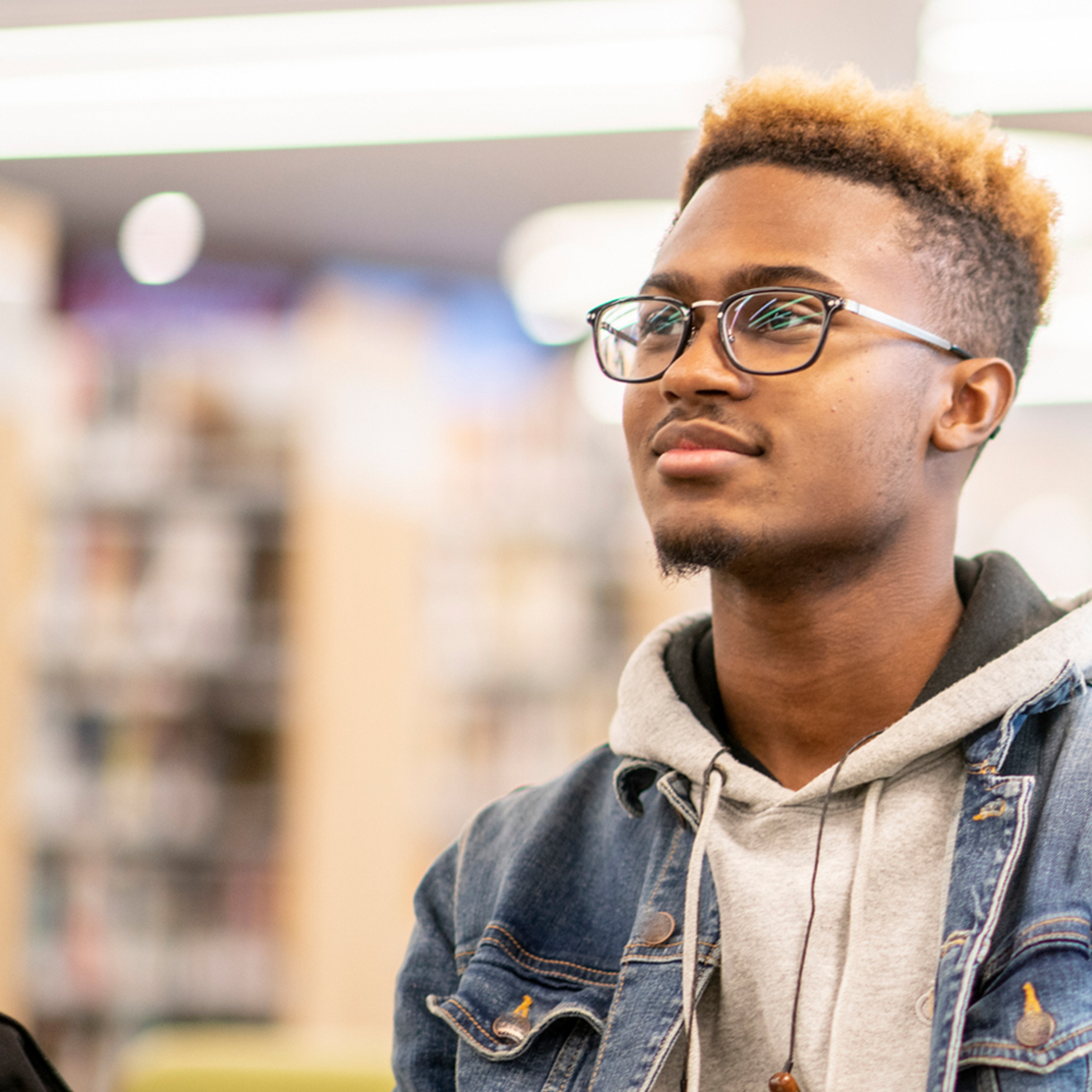 5 Courses to Help Parents and Teens Prepare for College_young student preparing for college