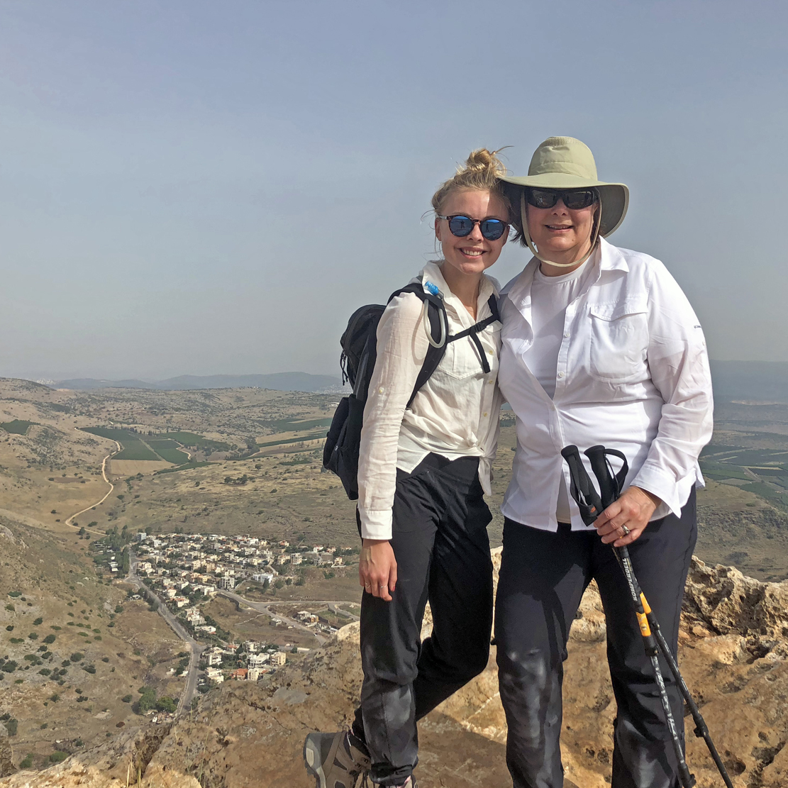 Elizabeth Jansen hiking with her daughter photo from a high viewpoint