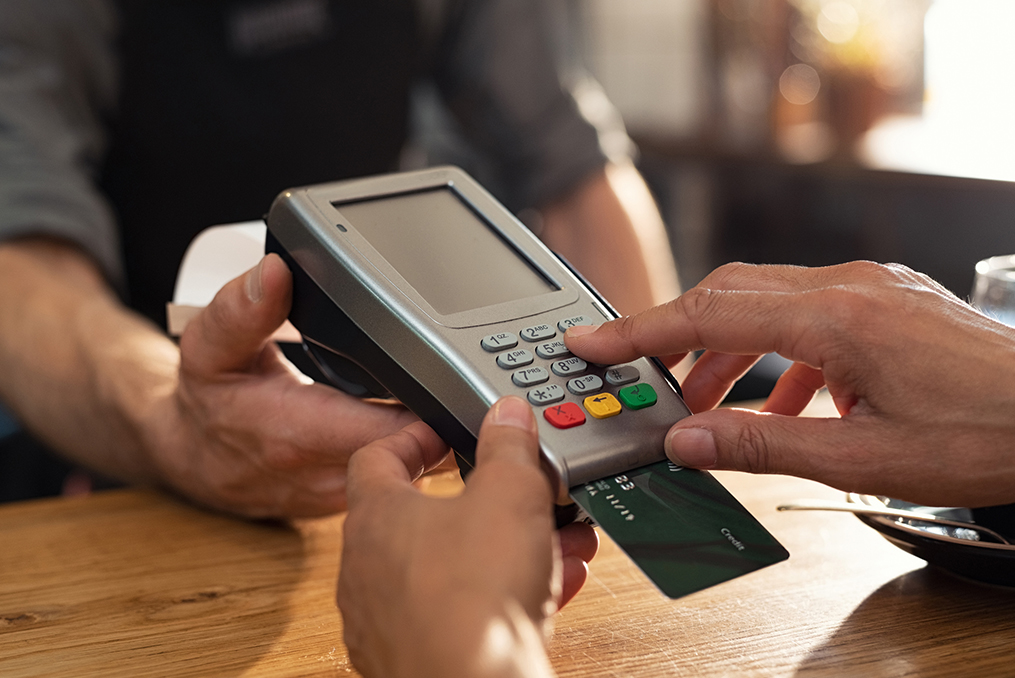 The Pros and Cons of Popular Payment Methods_using debit card