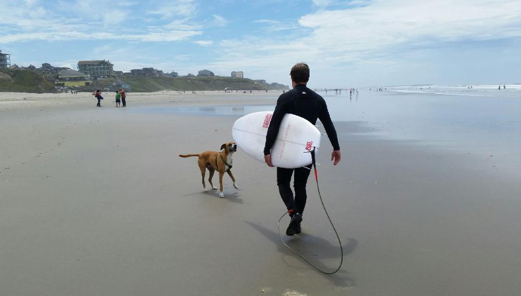 nick wilkins surfing at the oregon coast