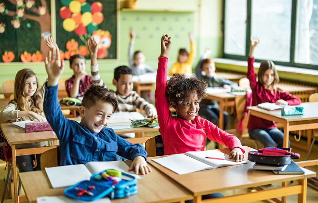 classroom kids raising their hand